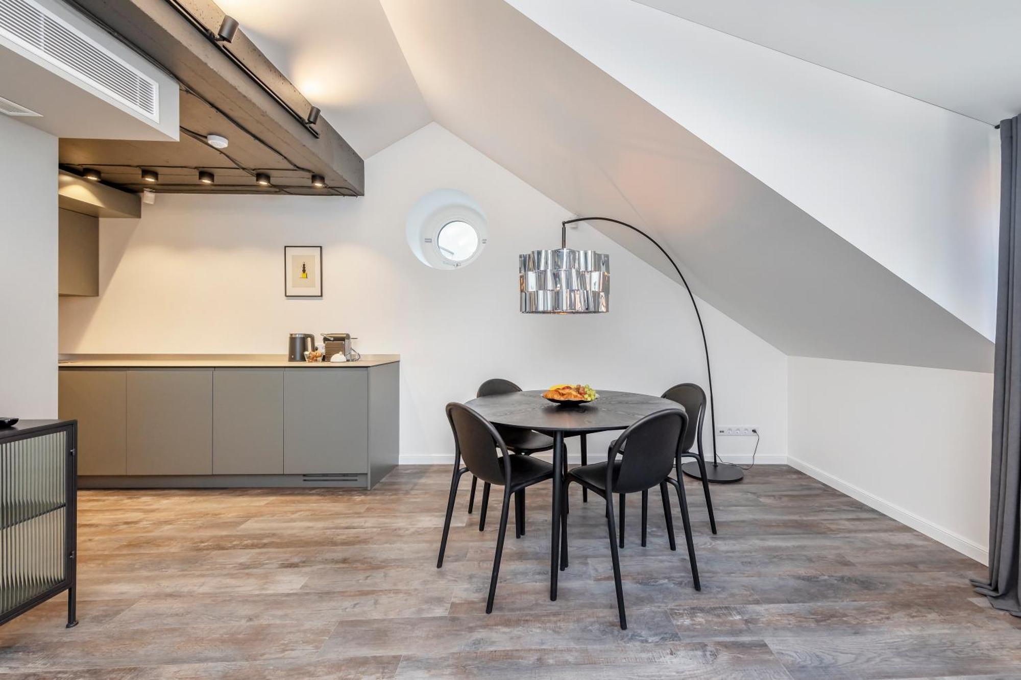 Artsy Exclusive Old Town Residence Gallery Walk VNO Værelse billede